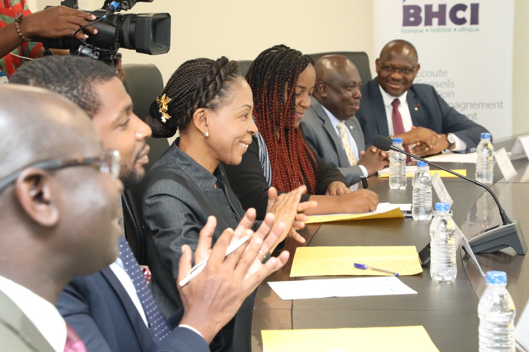 mulcv_gouv's tweet photo. 2/2 de ses démembrements pour le secteur de l’immobilier. Il vise également à conférer à la #BHCI une position dominante dans le financement de ce secteur en Côte d’Ivoire, à promouvoir l’accession des ménages à la propriété immobilière dans le cadre la mise en œuvre du #PPLSE. https://t.co/0wVwHfEYLP