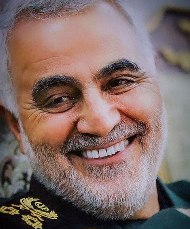 hamidnamdari111's tweet photo. حاج قاسم عزیز
منه سراپا تقصیر و گناه کار ، دل خوشم به مهری که از شما به دل دارم عاشقانه دوستت دارم و هربار نگاهت میکنم بغض صدایم را خفه می‌کند.
حاجی جان رو بنداز ما رو هم بخرن...
خدایا ما را خوب بخر
دوست ندارم به جز شهادت به اون دنیا برم 
خدایا من #گنهکارم 
اللهم الرزقنی الشهادت https://t.co/WN81m8ZuLG