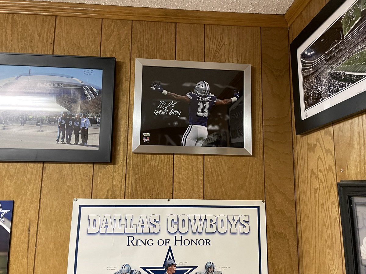 CowboyzNation's tweet photo. Big shoutout to @mtag1993 @JimmyDee4444 and #TagNation for this sweet @MicahhParsons11 signed 2021 DROY photo. Looking good in the #cowboyscave .  Check them out if you don’t already. https://t.co/Plwg1BciYt