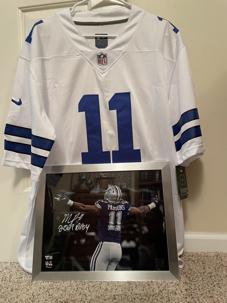 CowboyzNation's tweet photo. Big shoutout to @mtag1993 @JimmyDee4444 and #TagNation for this sweet @MicahhParsons11 signed 2021 DROY photo. Looking good in the #cowboyscave .  Check them out if you don’t already. https://t.co/Plwg1BciYt