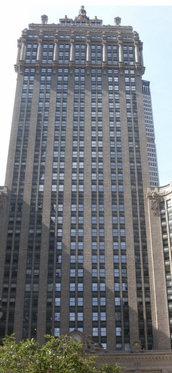 murkandmist1's tweet photo. The Helmsley Building.  In my opinion, one of the most beautiful buildings in Manhattan.  #HelmsleyBuilding https://t.co/cGTvSCXlas