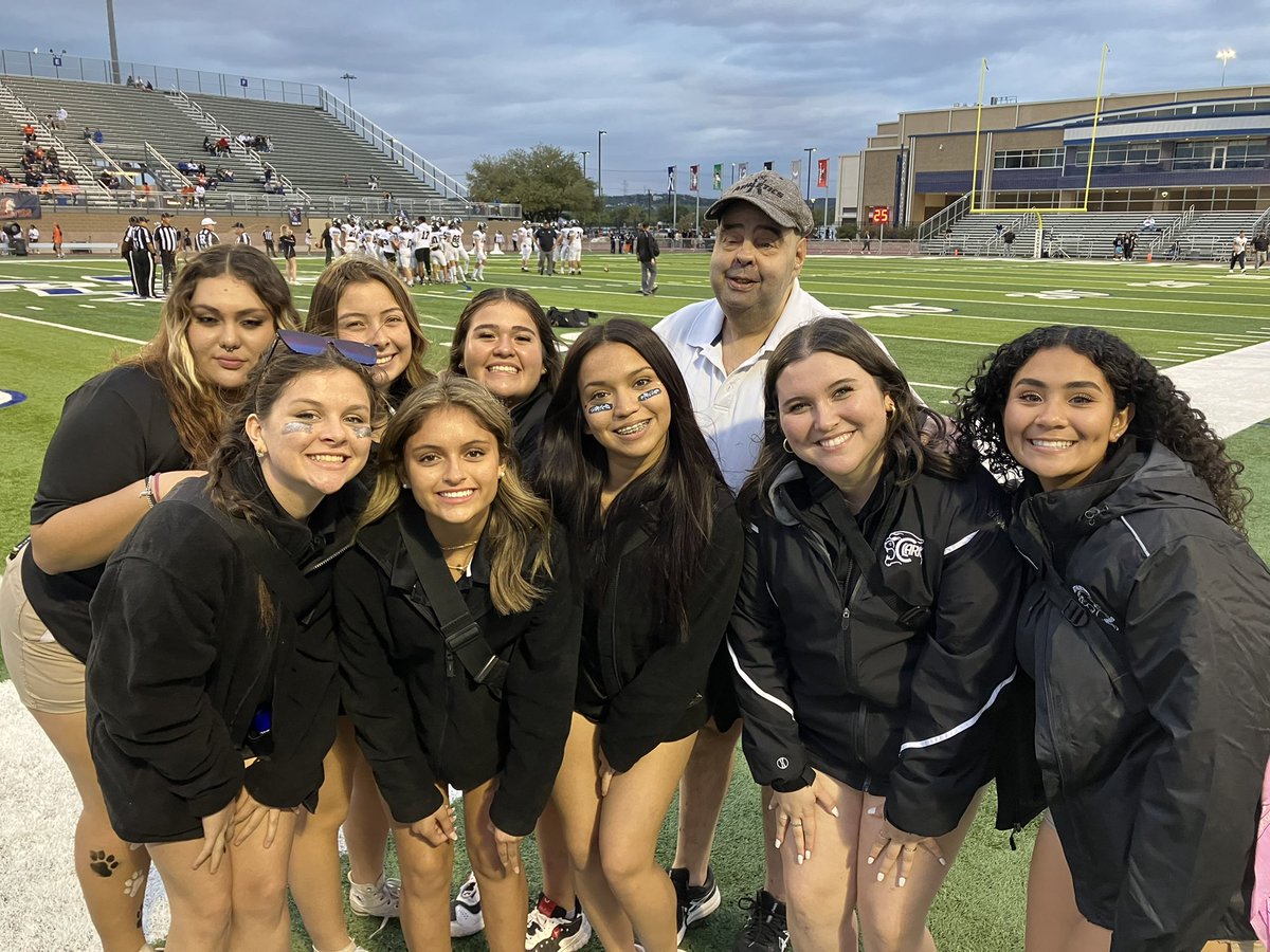 ClarkHSTrainers's tweet photo. Look who is back on the sidelines!!Itโs a great day to be a Clark Cougar ๐พ #SuperDave #ClarkTexasLegend #ClarkFamily @NISDClark @FbCougar @ClarkAthBooster @NISD_Athletics https://t.co/pm7fPlVwgQ