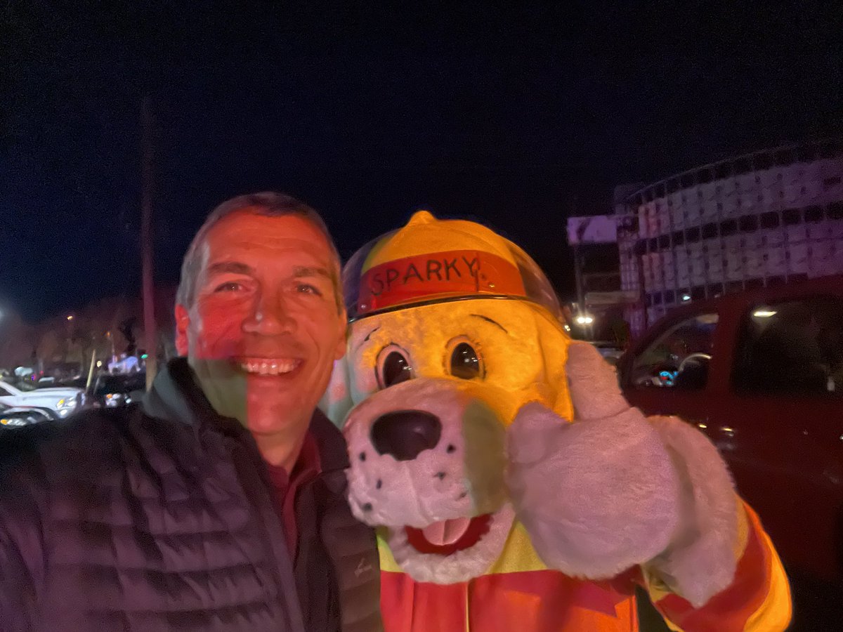 mrstimac's tweet photo. Ready for another East Alton Halloween Parade @13easd #EAFD https://t.co/Wua5x7gwMz