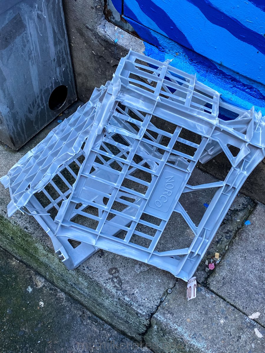 mymilkcrates's tweet image. Sadly destroyed crate
#milkcrates #crateoftheday #picoftheday #streetphotography #streetscape #urbanscape #PhotoOfTheDay #urbanlife #crates #instagram #bikecrates #tradies mymilkcrates.com