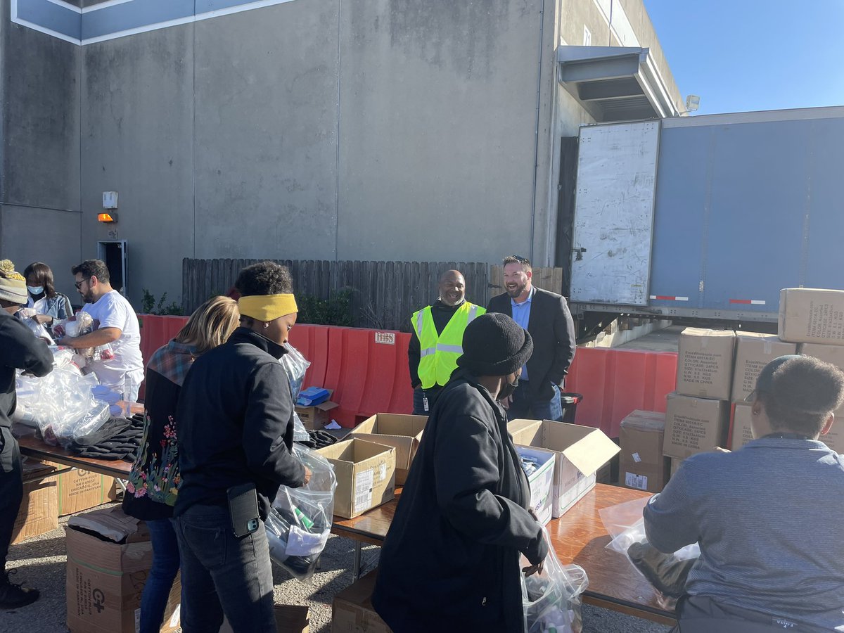 Today UPSers we’re “United As One” putting hygiene kits together 4 Healthcare for the Homeless and BIG Love Cancer Care. Sweetwater facility was represented by every department how AWESOME 👏🏽 is that! 1,500 kits were assembled in under 4hrs and the delivery was made 2 both orgs❣️