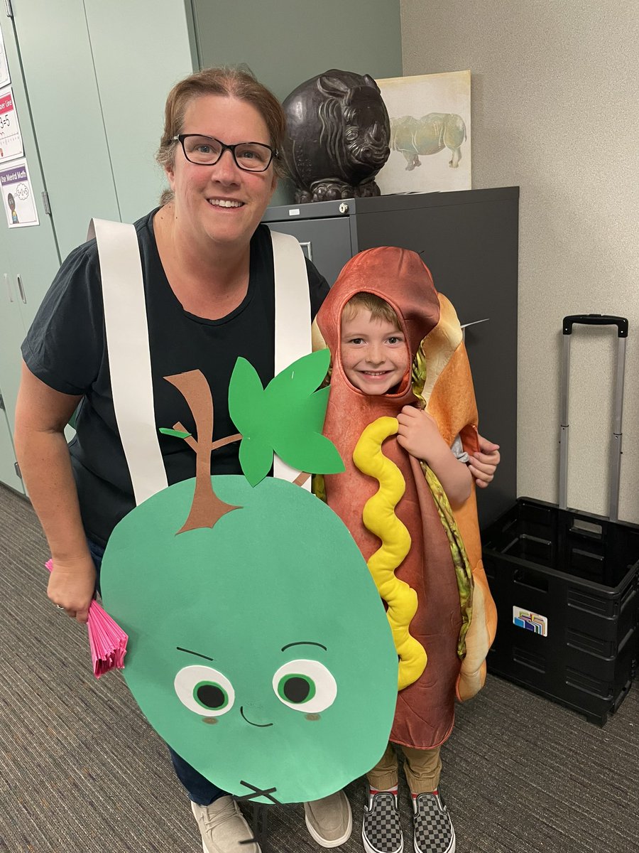 MrsStrattonTX's tweet photo. Thanks @Rockin_Rhinos teachers and staff for planning such a fun and engaging 🍭Candyland Curriculum Night 🍭  Our little Halloweenie had a hot diggity dog of a good time 🌭 https://t.co/vaLQyw4rM0