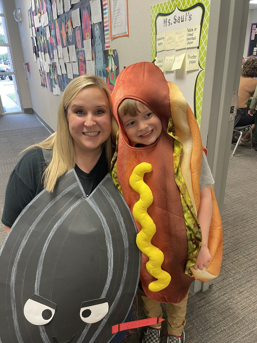 MrsStrattonTX's tweet photo. Thanks @Rockin_Rhinos teachers and staff for planning such a fun and engaging 🍭Candyland Curriculum Night 🍭  Our little Halloweenie had a hot diggity dog of a good time 🌭 https://t.co/vaLQyw4rM0