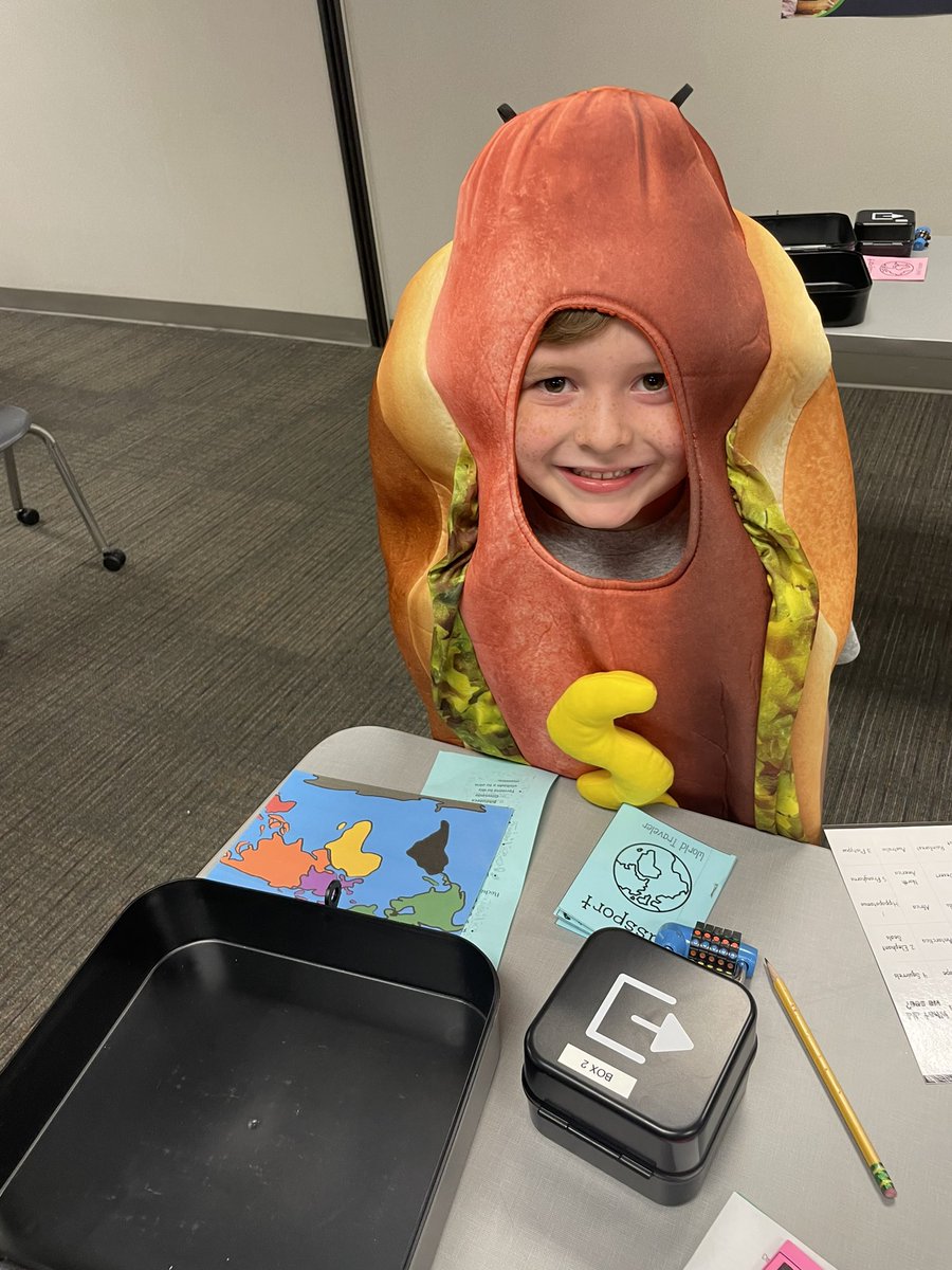 MrsStrattonTX's tweet photo. Thanks @Rockin_Rhinos teachers and staff for planning such a fun and engaging 🍭Candyland Curriculum Night 🍭  Our little Halloweenie had a hot diggity dog of a good time 🌭 https://t.co/vaLQyw4rM0
