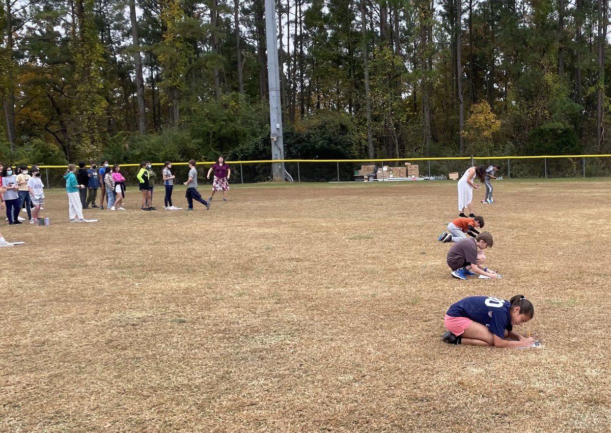 ⁦<a href="/CulbrethCougars/">Culbreth Middle School</a>⁩ 7th grade classes compete in an end of quarter academic and athletic relay! #cougarprideamplified