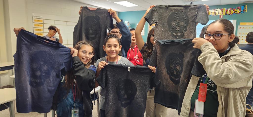 Magdalena Martinez (@mmartinez_mms) on Twitter photo Arte, ciencia y cultura en la clase de #español. Credit to <a href="/SSanchez_MS/">Lourdes Coria</a> and their wonderful staff for this magnificent lesson. Even our <a href="/Montwood_MS/">Dr. Melissa (Martinez) Saenz</a> teachers joined in the fun! <a href="/ASaucedo_MMS/">ASaucedo_MMS</a> #DiaDeMuertos Arte, ciencia y cultura en la clase de #español. Credit to <a href="/SSanchez_MS/">Lourdes Coria</a> and their wonderful staff for this magnificent lesson. Even our <a href="/Montwood_MS/">Dr. Melissa (Martinez) Saenz</a> teachers joined in the fun! <a href="/ASaucedo_MMS/">ASaucedo_MMS</a> #DiaDeMuertos