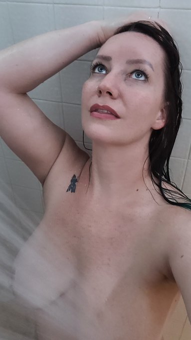 All clean! Now how about some full body green makeup for some more Halloween content? RT if you want