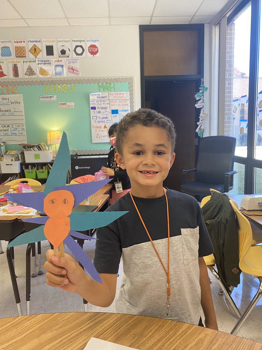 lawrencemp412's tweet photo. Made puppets today to experiment with the different shapes shadows can make! #itsbetteratmedlock @MedlockBridgeES https://t.co/v9JinWe7pN