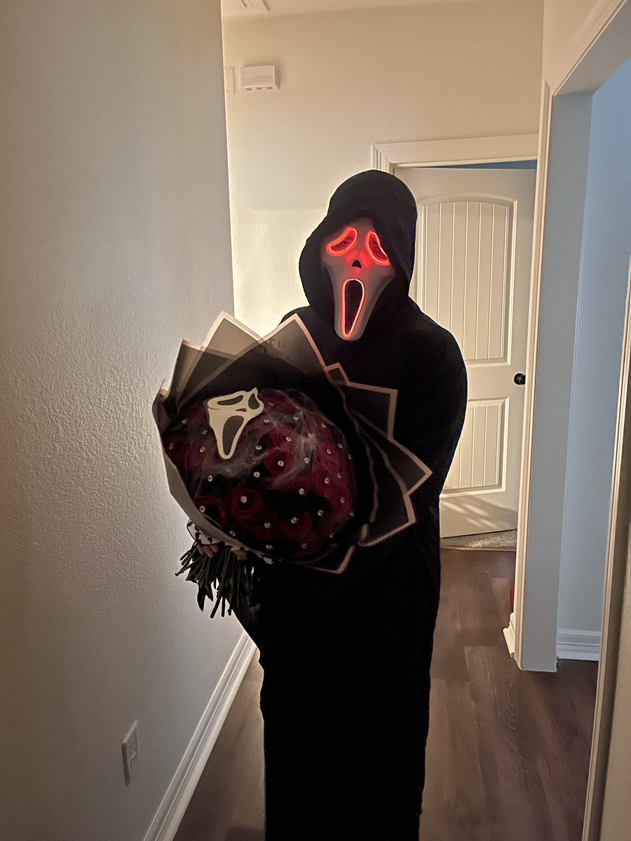 how my spooky szn is going rn ❤️👻🌹