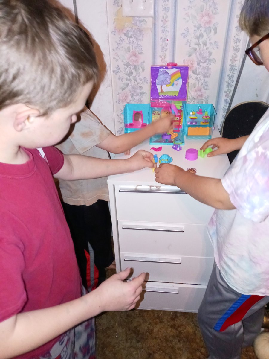 Thanks <a href="/Tryazon/">Tryazon</a> and @Gabby'sdollhouse for letting us try the dollhouse. My kids really like this toy.  They really love switching the head pieces out. They also really loved how it was portable, so they could take it with them on car trips.   #tryazon #GabbysDollhouse