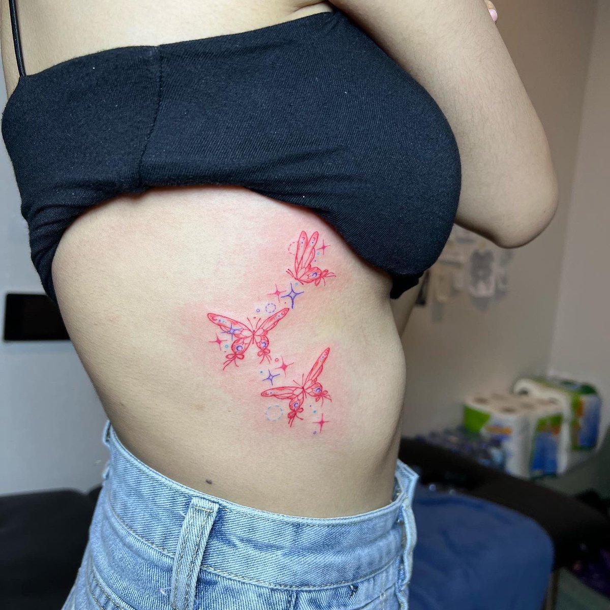 hcytatt's tweet photo. Design by @ artcha.tatt 
💥 ห้ามนำไปสักซ้ำ พบเจอปรับ 10 เท่า 💥

ลายประมาณนี้ใช้เวลาไปอย่างต่ำ 3 ชั่วโมงเลยงับบ คุณลูกค้าเก่งมากๆ ไม่ได้ขอพักเลย สักกันยาวๆ ส่วนช่างสัก ล้างเข็มเปลี่ยนสีวนไปค่าา สวยมาก สนับสนุนให้ทุกคนสักสีสันกันงับ สวยมักๆ

#tattoo2me #tattooedgirl #tattoostudio https://t.co/LNL4CZ4WGZ