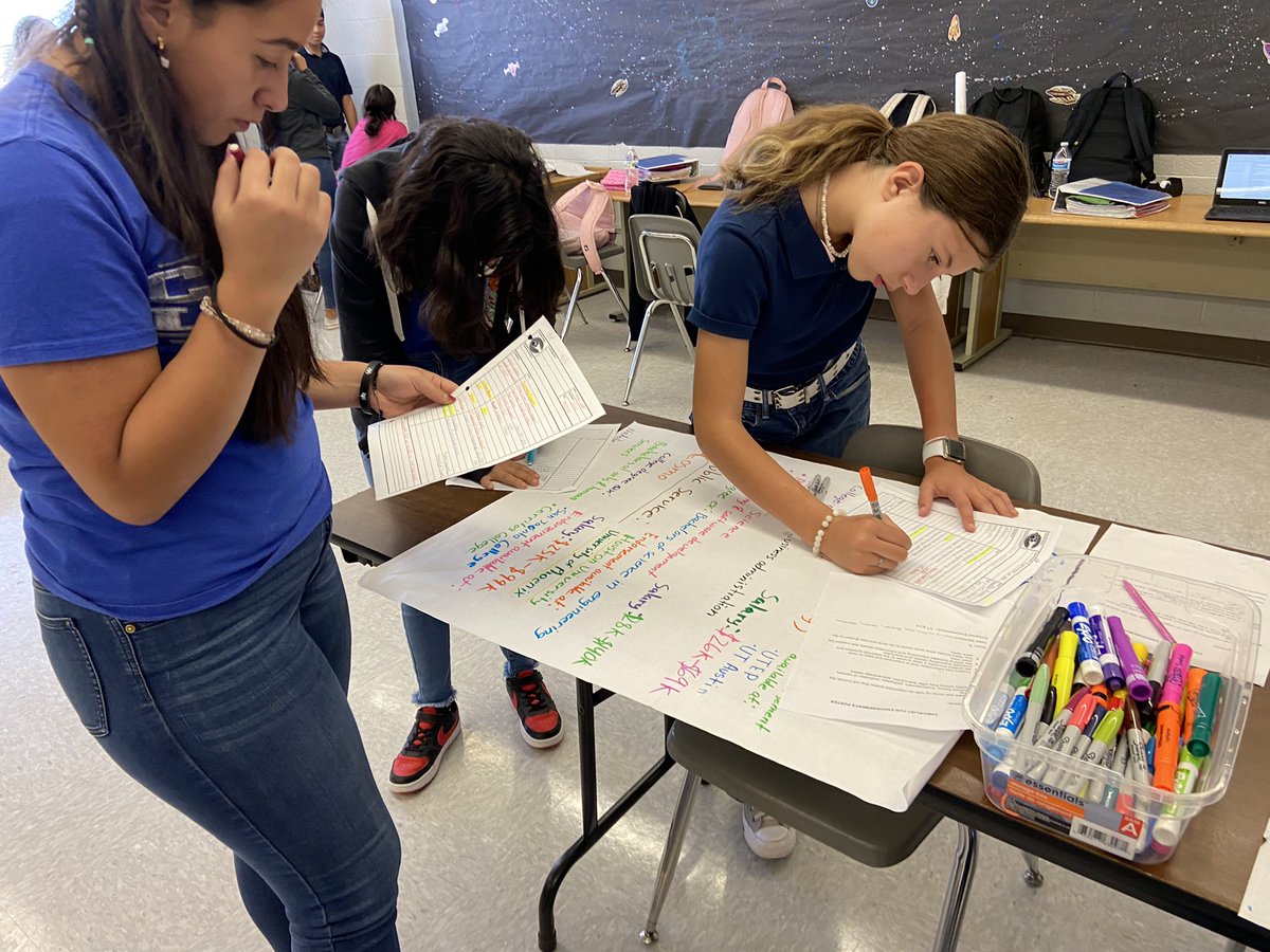 ASan_DAEP_SCONN's tweet photo. CJHS students chose their high school endorsements during their college and career class. Excellent Job Cub Nation 🦁! https://t.co/s8WZAZw4oS