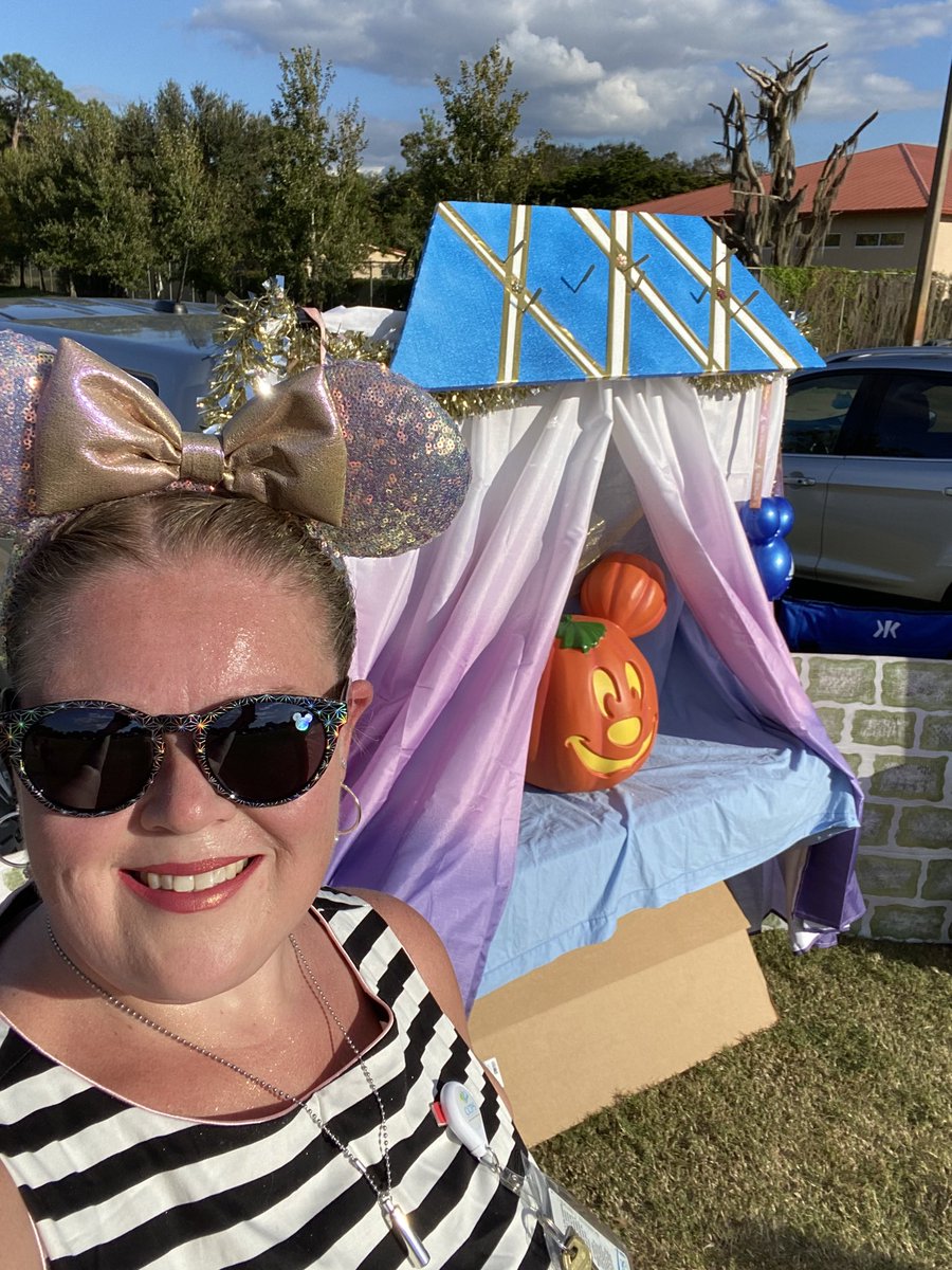 MrsNassau's tweet photo. @smichelledanie1 and I worked very hard on our Disney display for the @IMS_Indians Trunk or Treat! We had a blast on this very hot afternoon, and we LOVED seeing our students and meeting so many of of future IMS students! @collierschools #TrunkorTreatIMS https://t.co/ZR0PlHmUVx