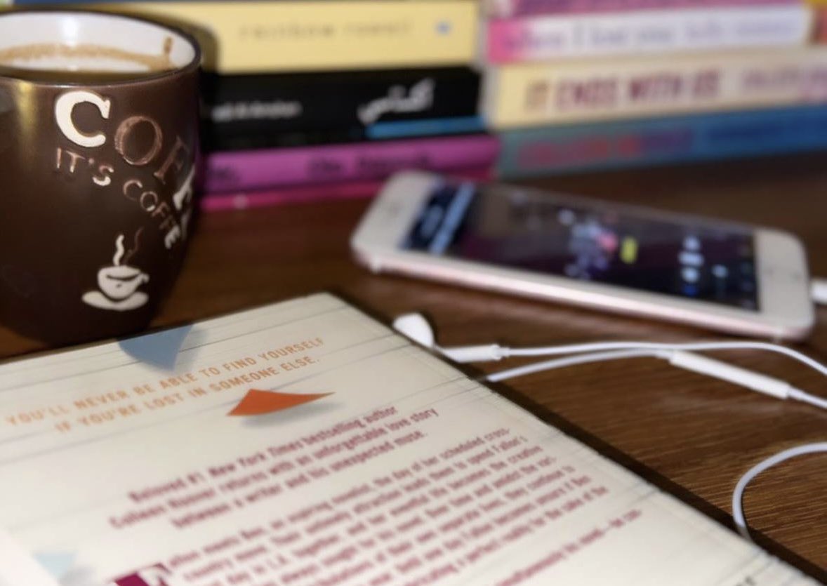 lovedbyaking's tweet photo. 𓆦 

#books #bookstgram #bookclub #author #writer #random #nature #food #يومياتي #تصويري #ترند #trend #كتب #كتابة #اكسبلور #quote #relax #love #coffee #music #coho https://t.co/iSQrHW3RHm