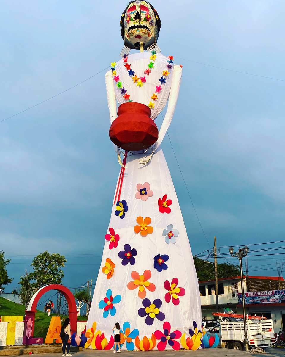 MarioLanda_'s tweet photo. ¡Catrina Legendaria en Misantla Veracruz!

Todo listo para el Festival de Todos Santos con la majestuosa Catrina de más de 28 metros de altura. https://t.co/zTa1h4sXO5