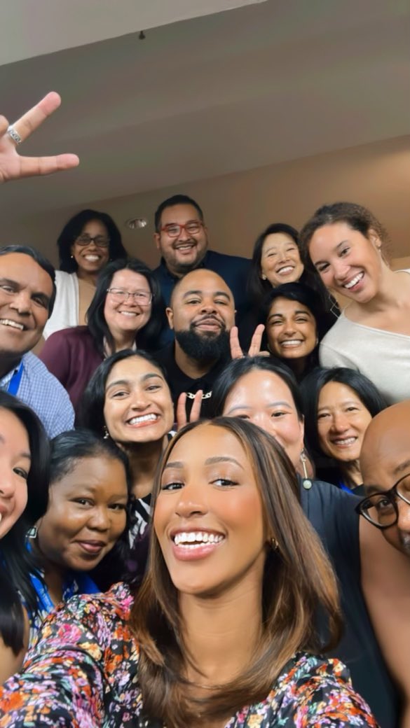 BriannaATucker's tweet photo. Your 2022 #Maynard200 Frontline Editors and Managers just graduated from their fellowship! 🎉🎉🎉 https://t.co/efk8Mo0pVB