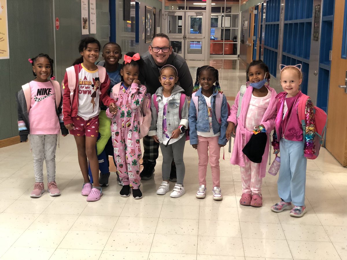 Our Rockbrook bears woke up and chose to stay drug free in their pajamas! #RedRibbonWeek2022 #OneLISD <a href="/RockbrookES/">Rockbrook Elementary School</a> <a href="/LISD_CSW/">LISD_CSW (Counseling & Social Work)</a>