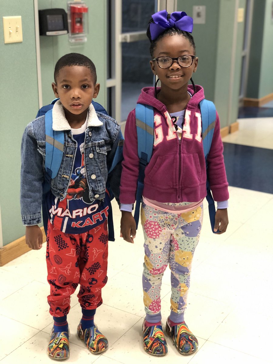 RESCounselors's tweet photo. Our Rockbrook bears woke up and chose to stay drug free in their pajamas! #RedRibbonWeek2022 #OneLISD @RockbrookES @LISD_CSW https://t.co/5uxyAySGAu