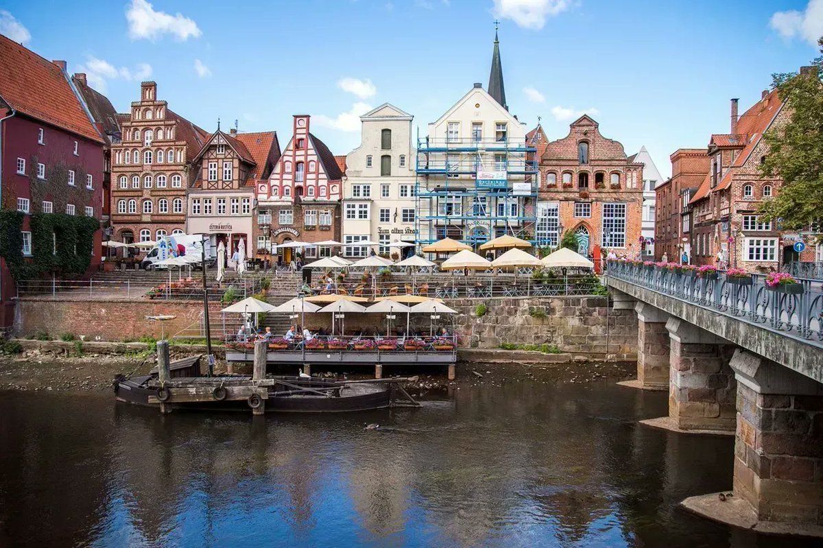 Luneburg is one of the prettiest towns I've ever seen! 😍 buff.ly/2VY3d44 #Germany #historic #architecture #travelphotography #travelphoto #travel @BBlogRT #bloggerstribe