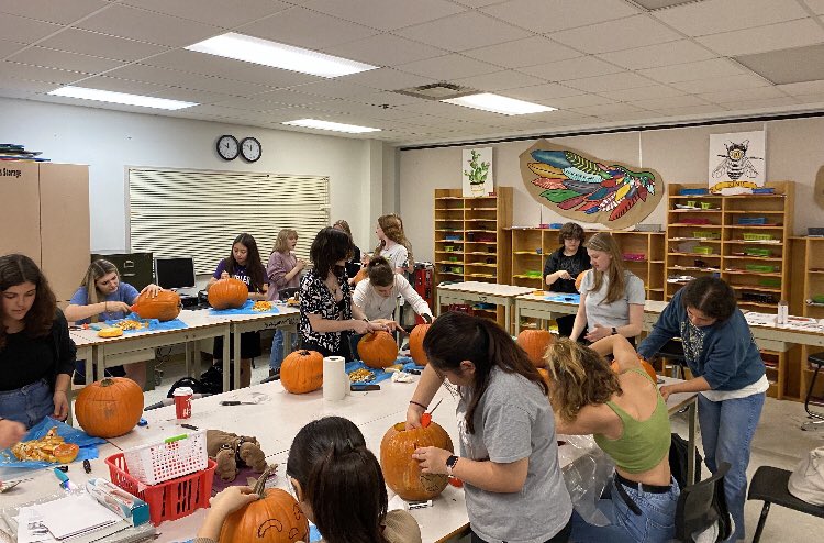 ARHS01835634's tweet photo. ARHS NSISP students and ambassadors enjoy some pumpkin carving today! Great job everyone!! Go Vikings! @CCRCE_NS @Chignecto_FoSS @NSISP https://t.co/jBMYXvWhFU