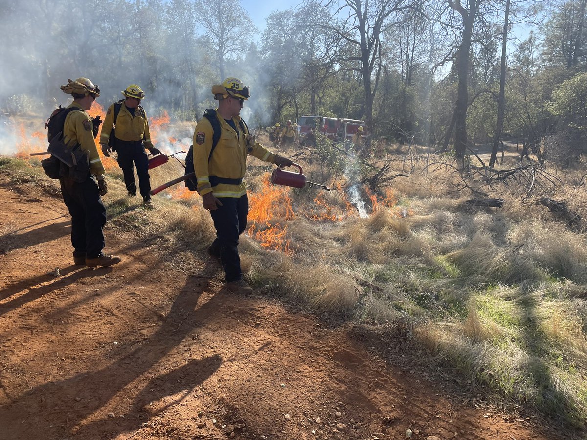 CALFIRE_ButteCo's tweet photo. #LoaferVMP [update] Favorable conditions have allowed crews to put fire on the ground all day. 69 acres were burned today. Engines will remain at scene overnight and we’ll resume burning tomorrow pending allowable weather. @USFSPlumas @CAStateParks @CA_DWR https://t.co/udxsndTgNq