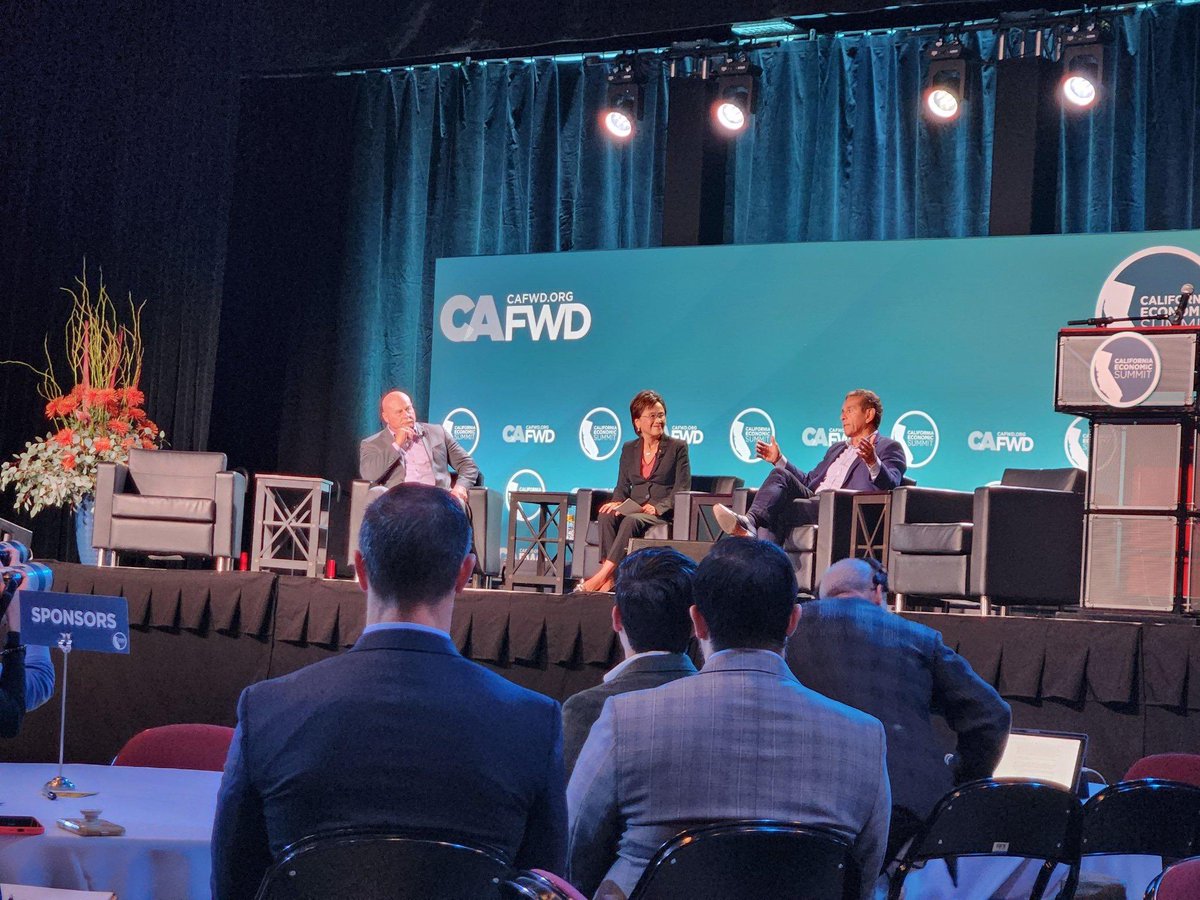 CentralValleyCF's tweet photo. It was another a great day in Bakersfield while attending the @CAeconomy! Conversations on infrastructure, the future of High Speed Rail and more with @AVillaraigosa ,@AsmArambula, & @MayorJerryDyer, @CityofFresno! More conversations to come! #CASummit #CAForward https://t.co/WbPhGzJfV9