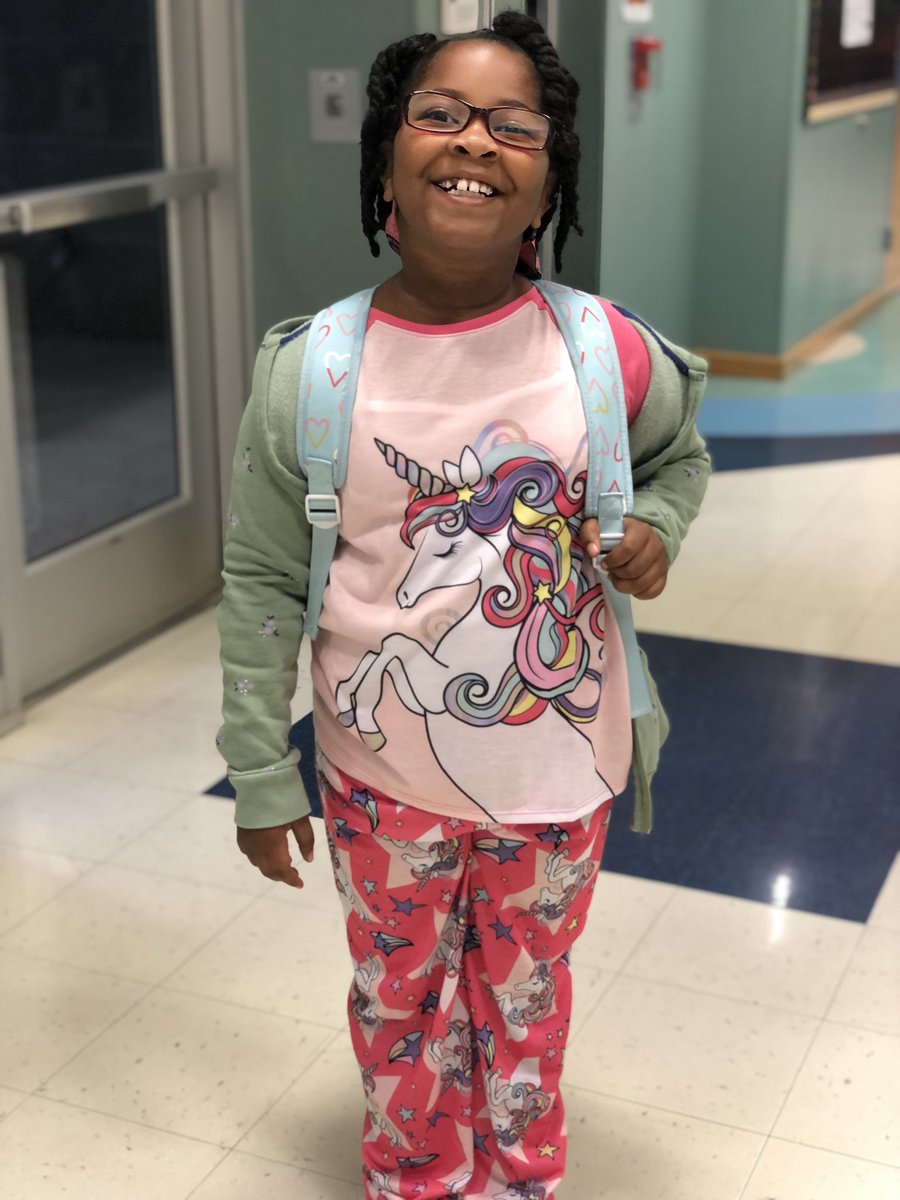 RESCounselors's tweet photo. Our Rockbrook bears woke up and chose to stay drug free in their pajamas! #RedRibbonWeek2022 #OneLISD @RockbrookES @LISD_CSW https://t.co/Y3qmwtEYTK