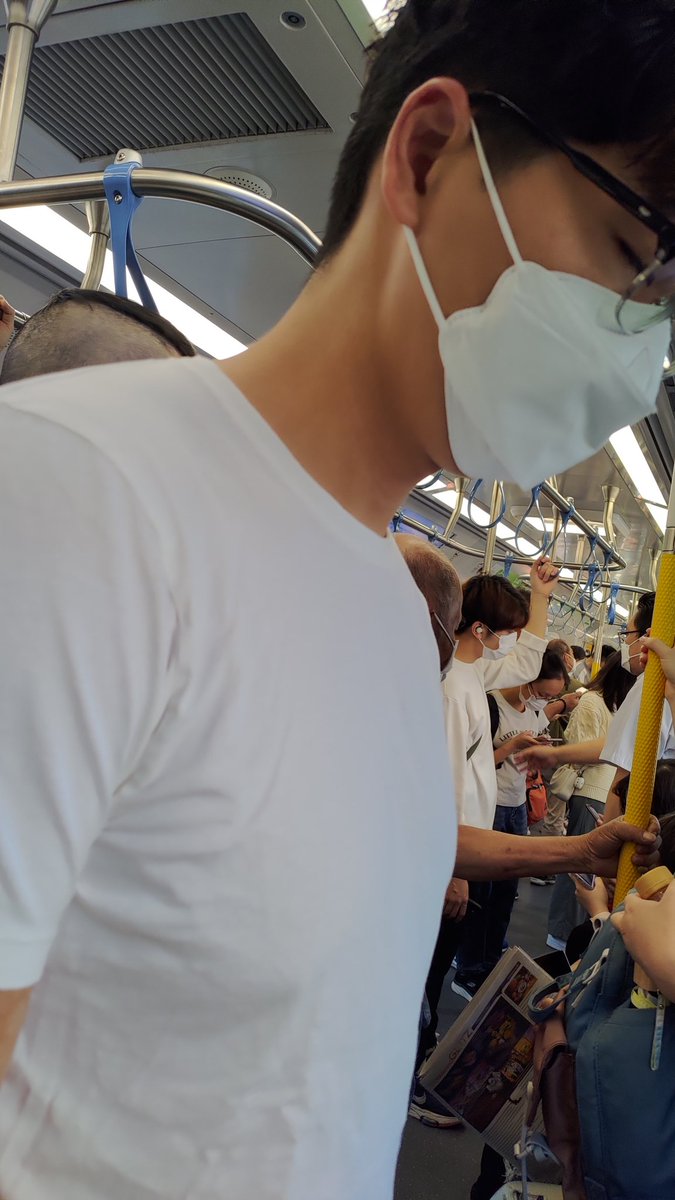 sharewithu's tweet photo. 已經晨早流流要逼車都仲要胸壓埋嚟😤
眼瞓都唔係咁㗎嘛😤 https://t.co/o8oHeLzzby