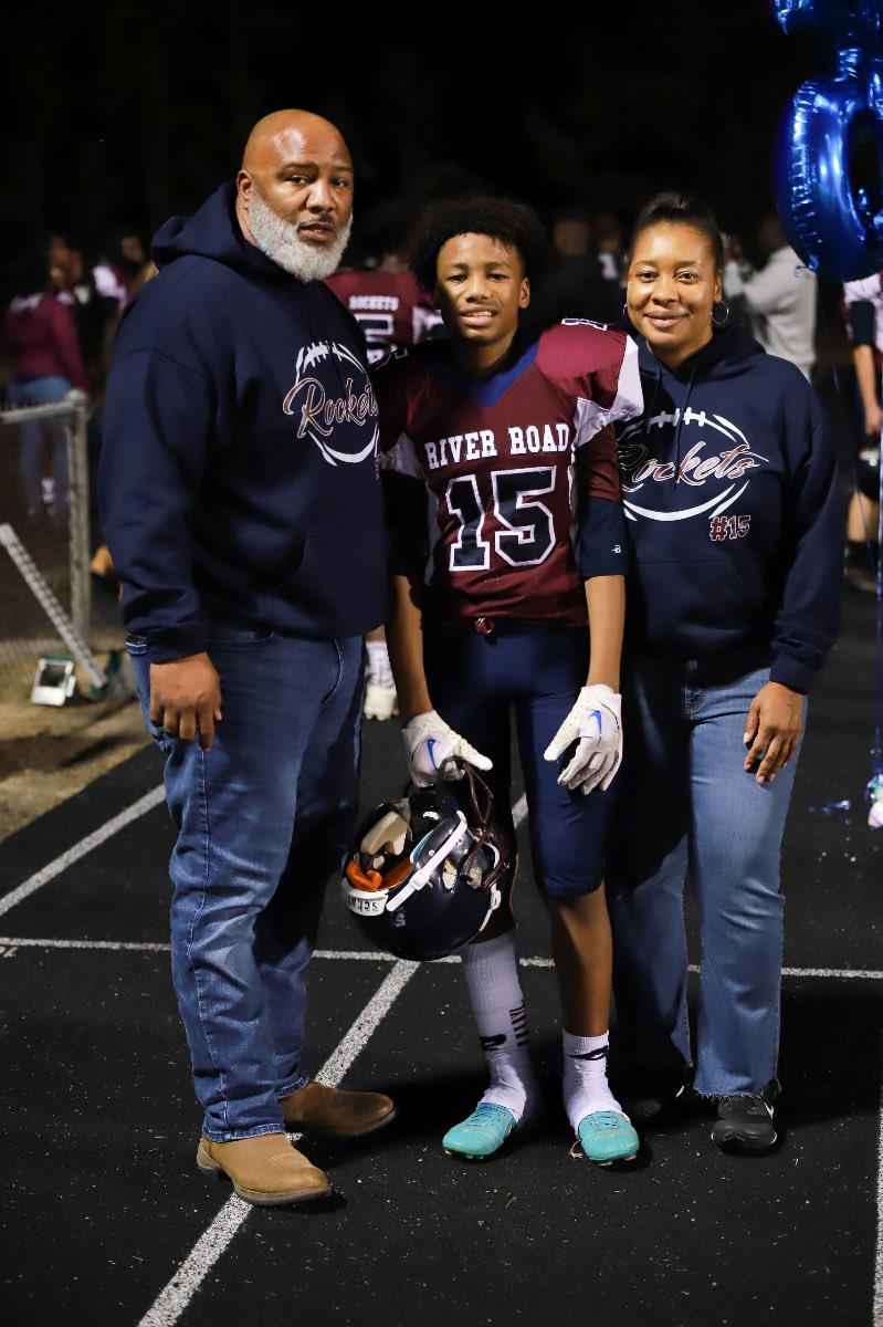 OAHolleyEDU's tweet photo. Family! 8th grade Student Athlete  Night! River Road Rockets! #FatherhoodMatters #ECPPS https://t.co/EeV1P4DLyw
