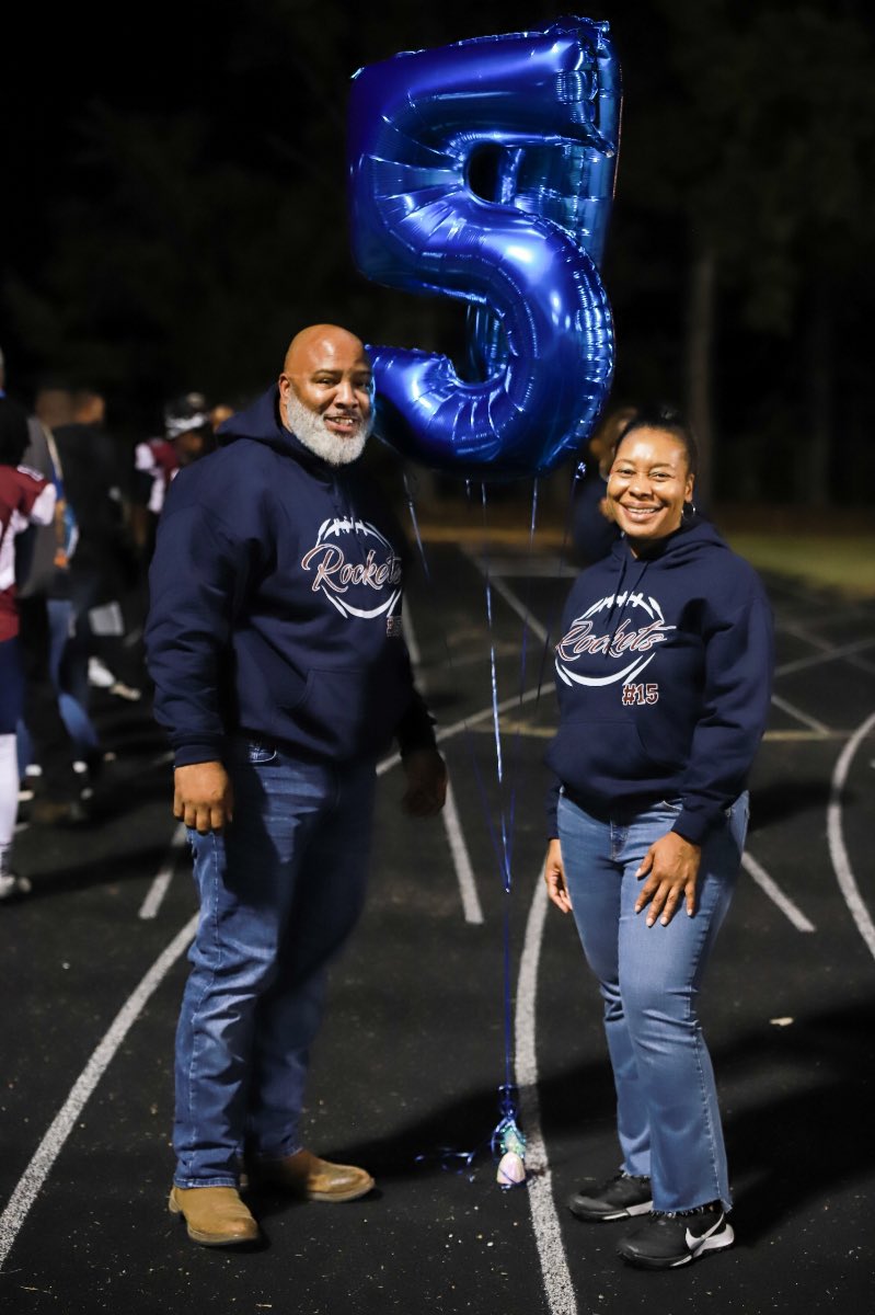 OAHolleyEDU's tweet photo. Family! 8th grade Student Athlete  Night! River Road Rockets! #FatherhoodMatters #ECPPS https://t.co/EeV1P4DLyw