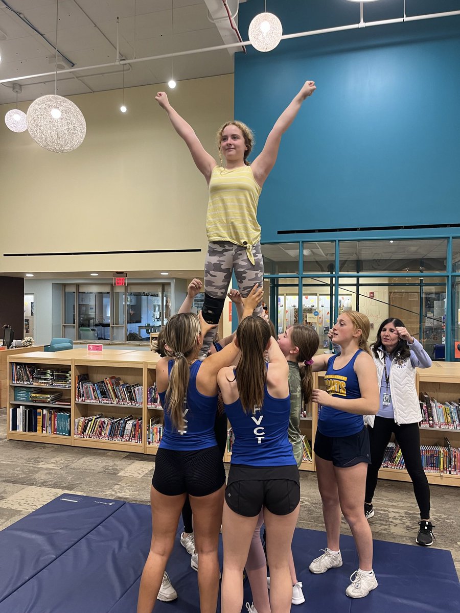HistoryHilary's tweet photo. Our coed cheer squad was so excited to have #LFVCT come visit us and work on jumps &amp; stunts! 🎀📣@LFHS_Scouts @LBMS65 @LakeBluffSD65 https://t.co/1cC5g89qoP