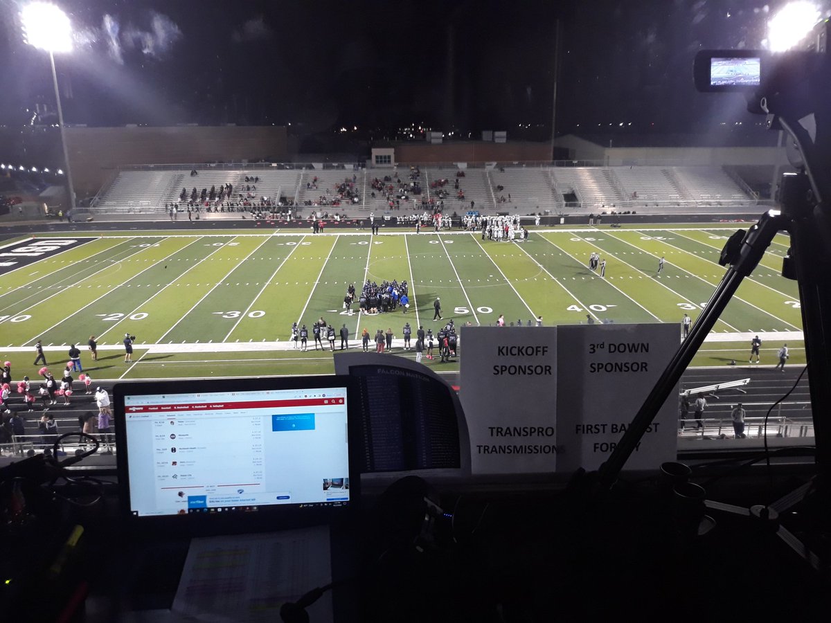 DeAnthony91's tweet photo. Some Thursday night #txhsfb 🏈
North Forney vs Tyler Legacy.
Running camera like a pro. 🎥🎦 #txhsfb #easypaper #hoodscout #sportsvideographer #sportsmedia #radiobroadcast
#hardestworkingmaninshowbusiness https://t.co/MGu68XYnmo