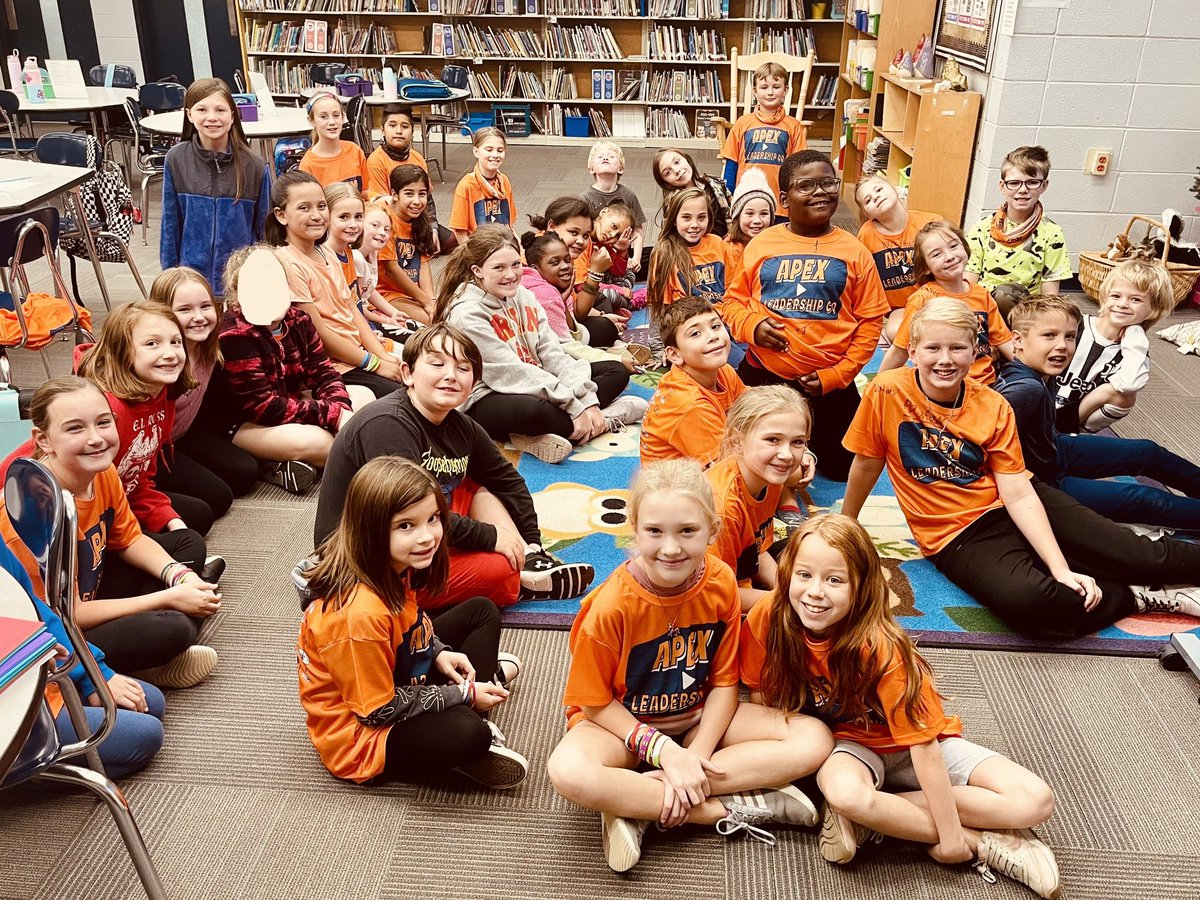RossRockets's tweet photo. Our Launching Leaders club met this afternoon and discussed qualities of good leadership. Our Ross Rocketeers service club also met today to plan our upcoming canned food drive. Our students are doing amazing things at Ross &amp; we are so proud of their leadership! https://t.co/ctKbs95rRI