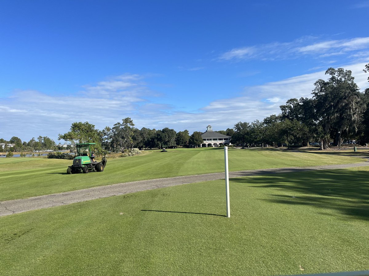 reeebert's tweet image. Been busy the last 2 weeks @DWGolfClub !  1st cut on the overseed and the 3 rd cut today!   So proud of the crew !   This ain’t no hobby @turfmonkeyboy !