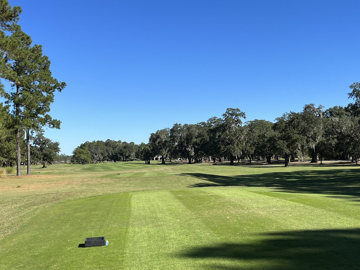 reeebert's tweet image. Been busy the last 2 weeks @DWGolfClub !  1st cut on the overseed and the 3 rd cut today!   So proud of the crew !   This ain’t no hobby @turfmonkeyboy !