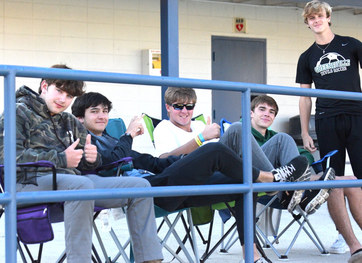 Supporting their team no matter what 💯... <a href="/GHSSTUDSECT2019/">GHS STUDENT SECTION</a> <a href="/landyn_white/">landyn white</a>