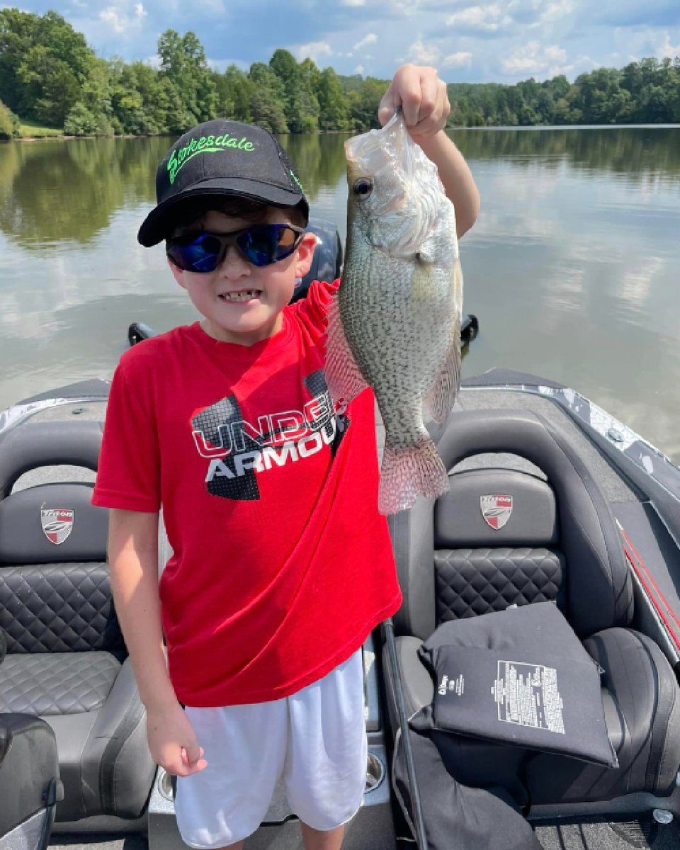 CrappieNow's tweet photo. Kevin and his son Aden had a great day of crappie fishing! The 1.5” TOPHAT Jigs Guppy Gobbler in the color Blue Pearl seemed to be the ticket!
https://t.co/XniJauZ6E9
#TopHatJigs #crappiefishing #whywefish #familyfishing #1000hoursoutside #GetKidsOutdoors #KidsFishing https://t.co/ORoderkEd0