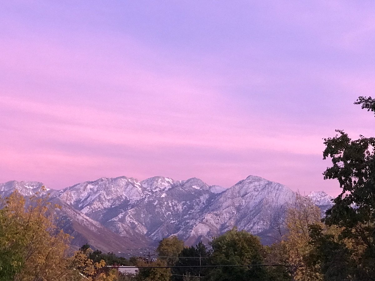 Another 💯 sunset in Salt Lake City!

#PurpleIsBack #TakeNote