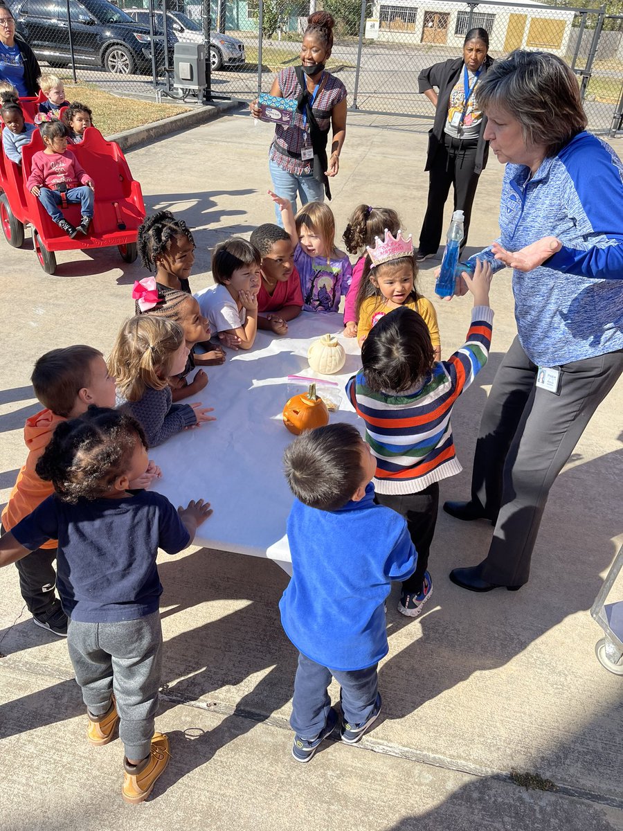 sheldon_elc's tweet photo. Our shining stars learned about chemical reactions today with our STEM activity. #SheldonISD #SheldonStrong #BabySTEM #SheldonEarlyLearningCenter @BeckyZalesnik https://t.co/TUqHQ8tUuk