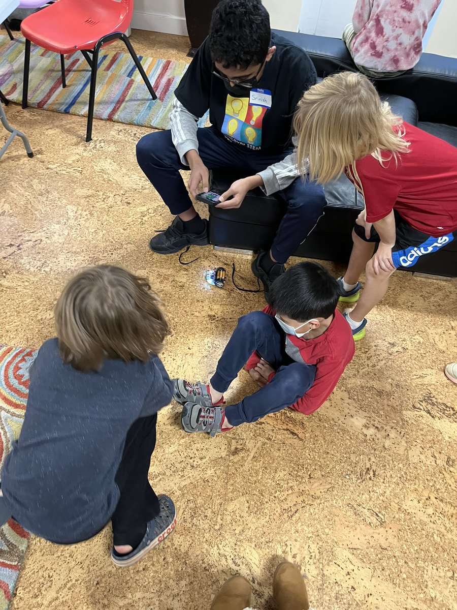 dawne314's tweet photo. Totally exhausted so just posting a few photos from today’s makerspace event where we programmed micro:bit / cutebots cc @ABPIPSTEM @microbit_edu @elecfreaks https://t.co/Nk008inBZY