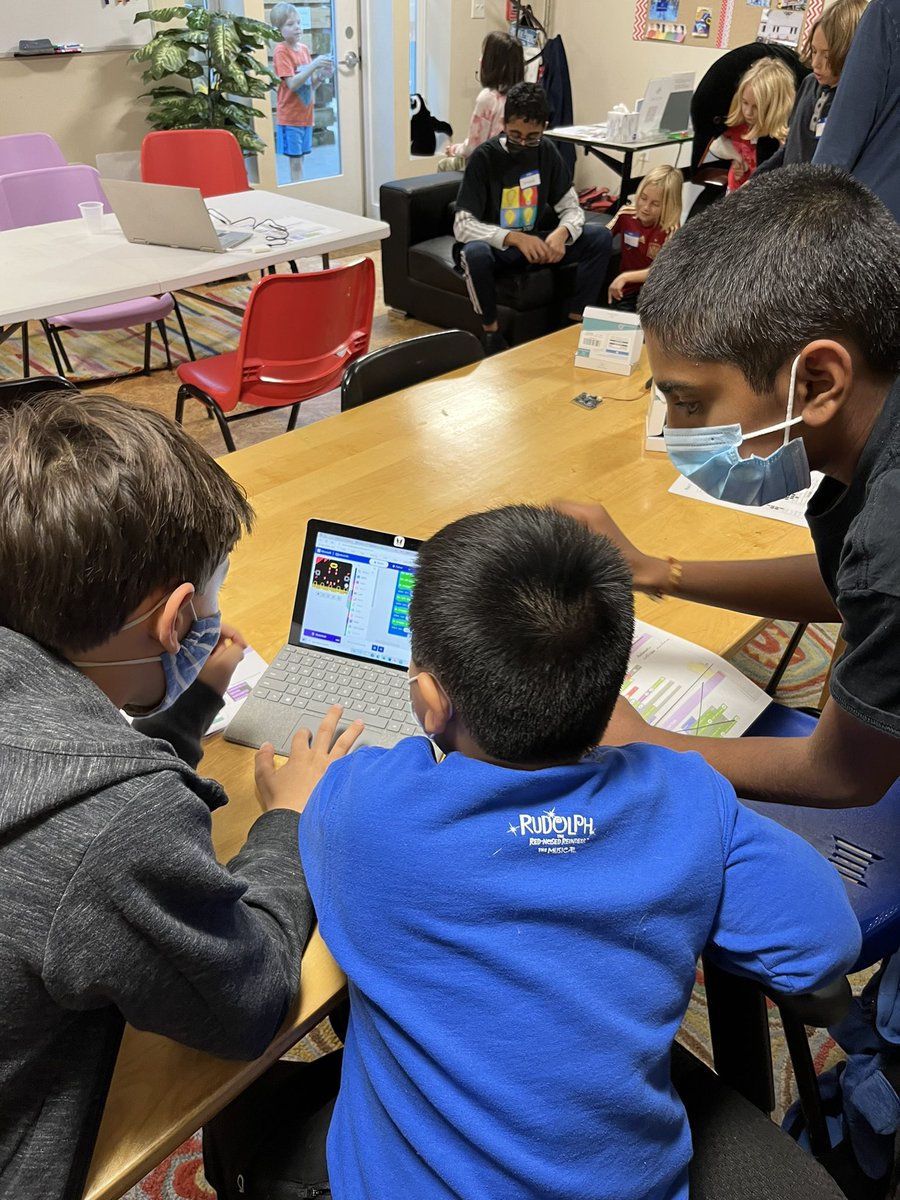 dawne314's tweet photo. Totally exhausted so just posting a few photos from today’s makerspace event where we programmed micro:bit / cutebots cc @ABPIPSTEM @microbit_edu @elecfreaks https://t.co/Nk008inBZY
