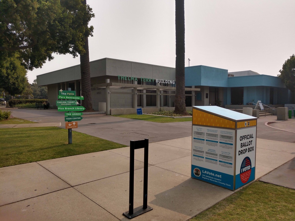 Airport2Park's tweet photo. What else can you do in a Santa Monica park? How about VOTE?!
Ballot Drop-Boxes are also open until Election Day to receive ballots. Vote Centers open on 10/29 for in-person voting. #smvote #voteforparks https://t.co/hRvNjnPZK6