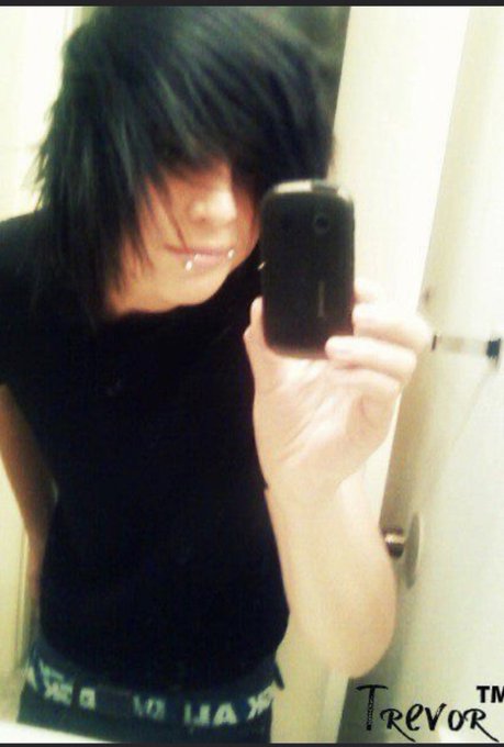 Scene king me  vs Me now https://t.co/xJCa0mltJ2