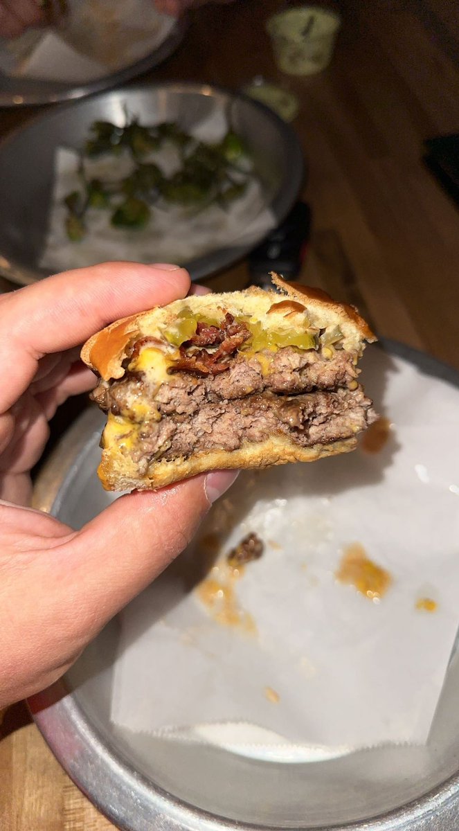Delwood 
Mt. Lookout 
Name: Classic Double Cheese Burger 
Strengths: Very savory and juicy, great sauce along with fantastic pickles! 
Weaknesses: No side to the burger just the burger!
Rating: 8.5/10
Inside Looks: