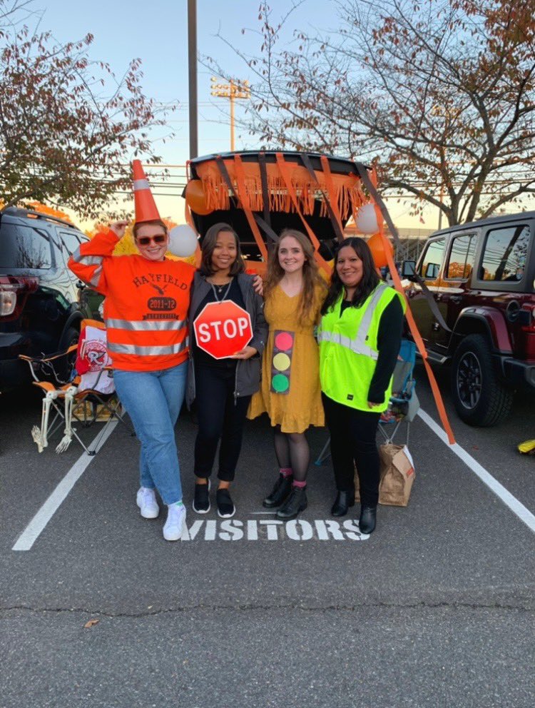 Happy Trunk or Treat, Rockets🚀! #RocketsRockIt <a href="/RiversideFCPS/">RiversideES</a> @MissTlatelpa <a href="/MissPressRES/">Miss Press</a>