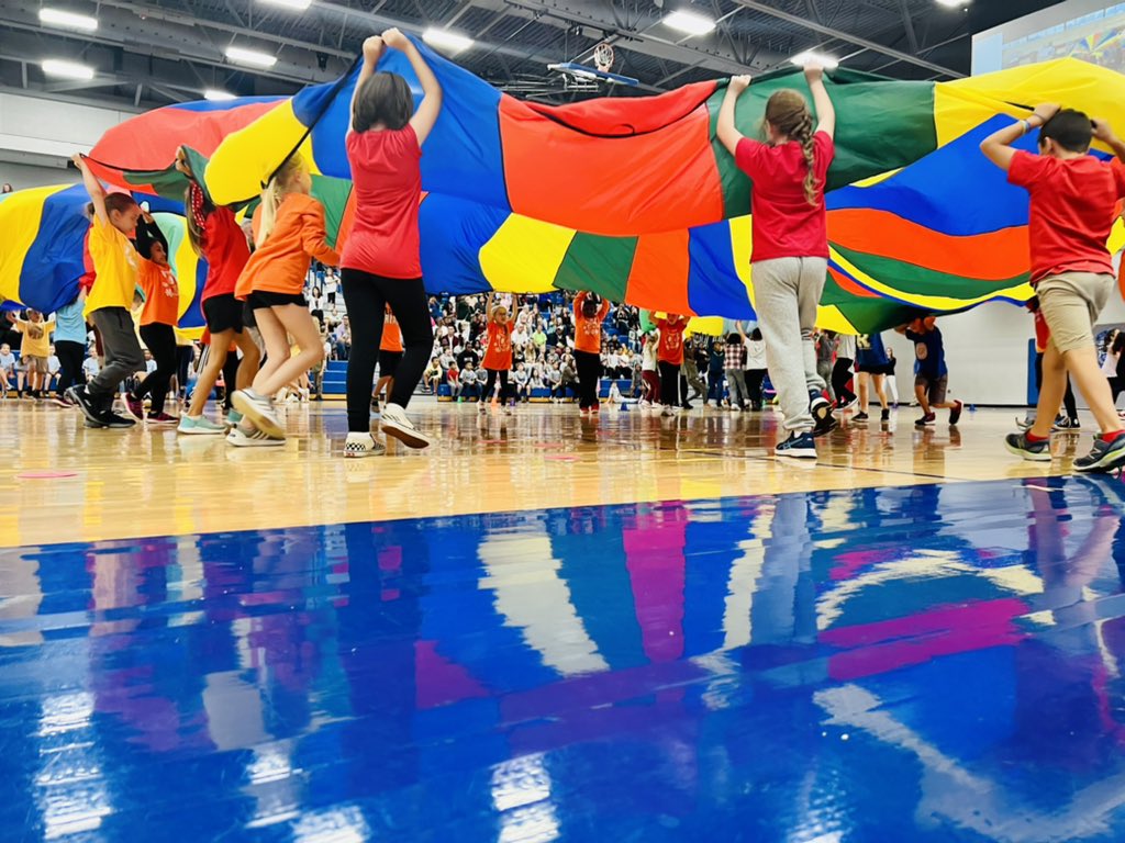 RossRockets's tweet photo. Celebration of Movement was wonderful! Several of our 3rd and 5th graders represented Ross so very well tonight. Thank you to our PE teacher Coach Malone &amp; our music teacher Ms. Vaught for their hard work preparing our students for the event. It was a great time! https://t.co/fbhczw89Nn